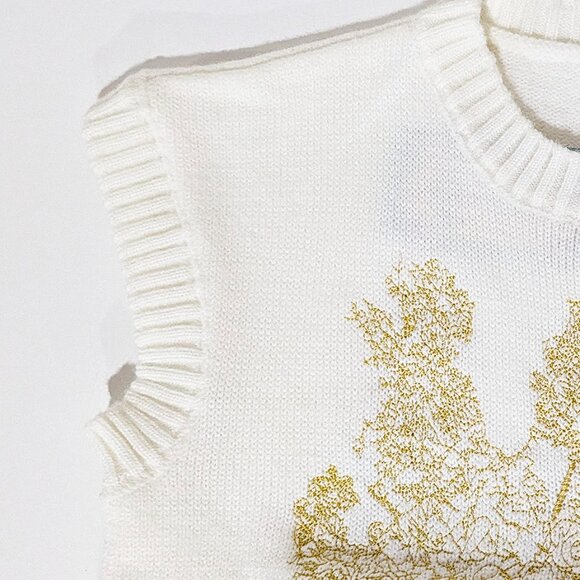 White Sleeveless Sweater Vest / One Size - Picture 7 of 10